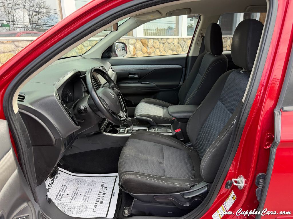 2017 Mitsubishi Outlander Image 4