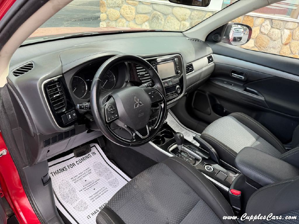 2017 Mitsubishi Outlander Image 5