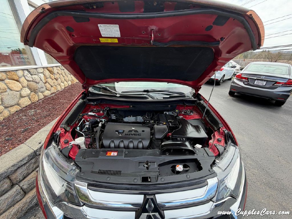 2017 Mitsubishi Outlander Image 15