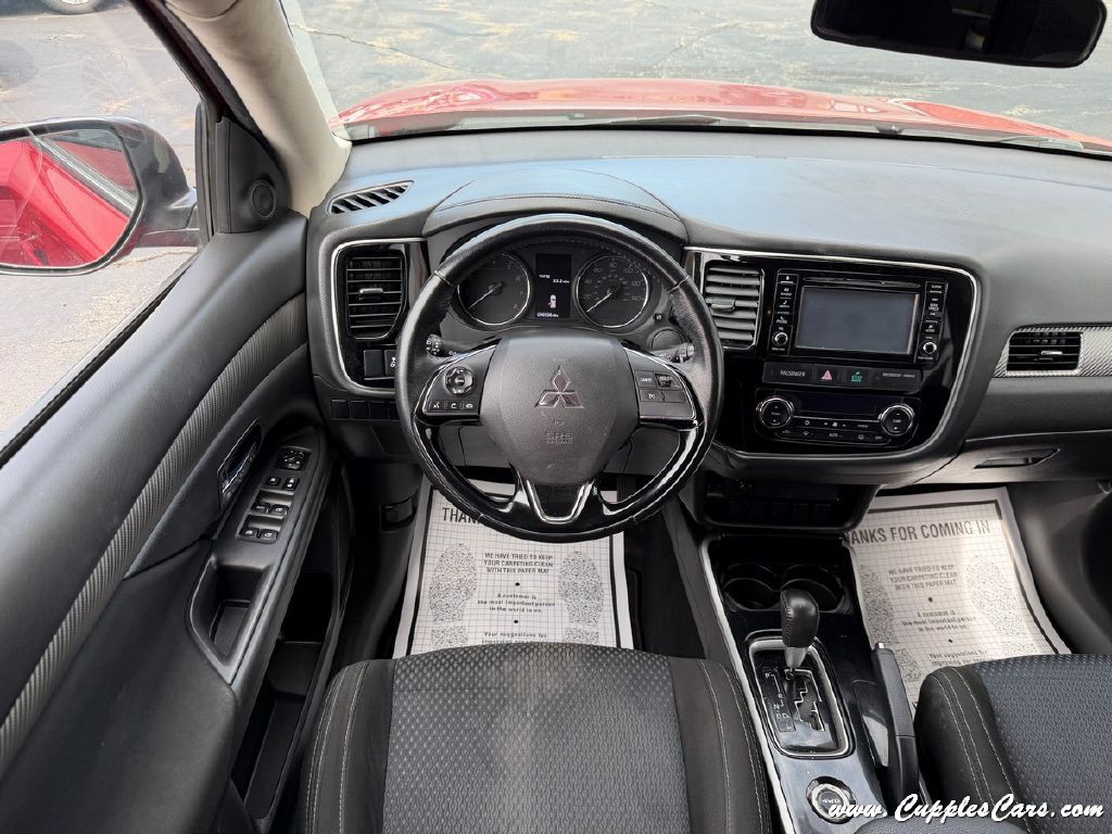 2017 Mitsubishi Outlander Image 17