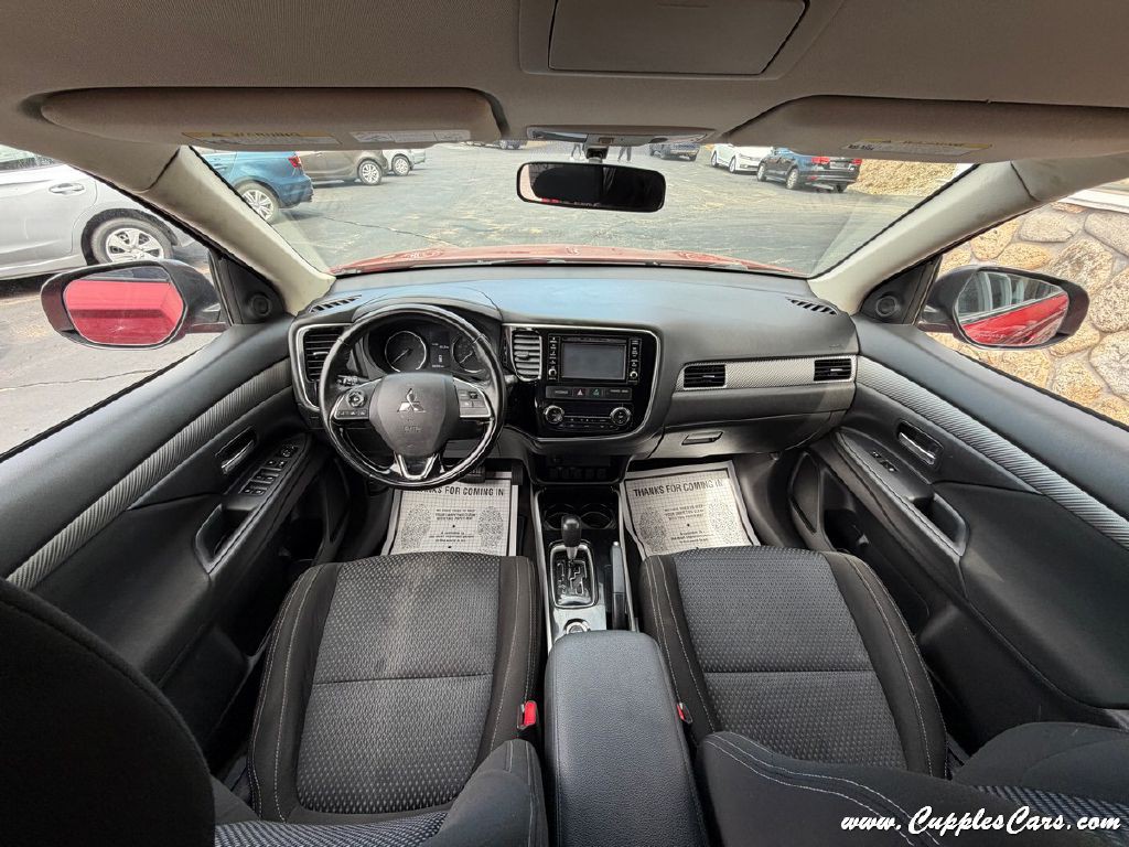 2017 Mitsubishi Outlander Image 21