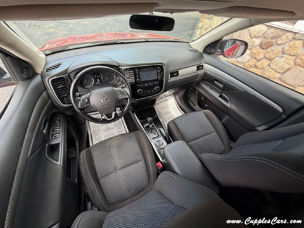 2017 Mitsubishi Outlander Image 22