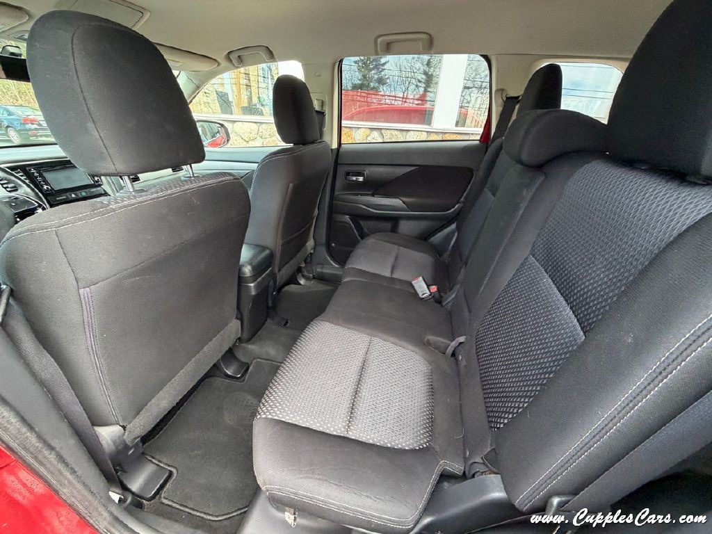 2017 Mitsubishi Outlander Image 23