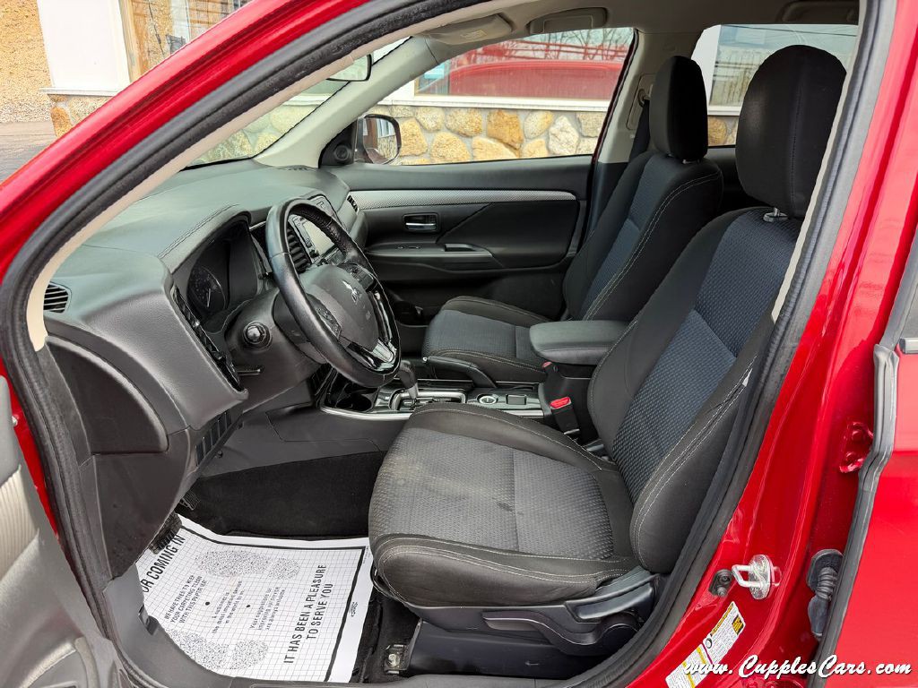 2017 Mitsubishi Outlander Image 29