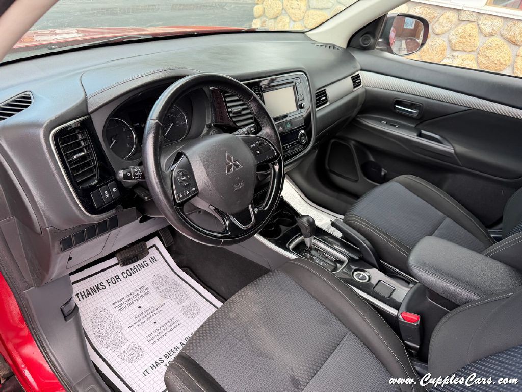 2017 Mitsubishi Outlander Image 30