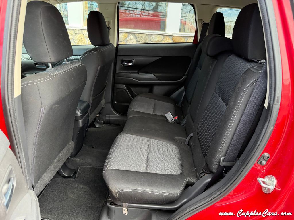 2017 Mitsubishi Outlander Image 32