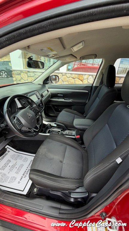 2017 Mitsubishi Outlander Image 38