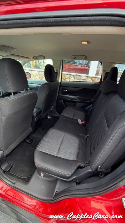 2017 Mitsubishi Outlander Image 39