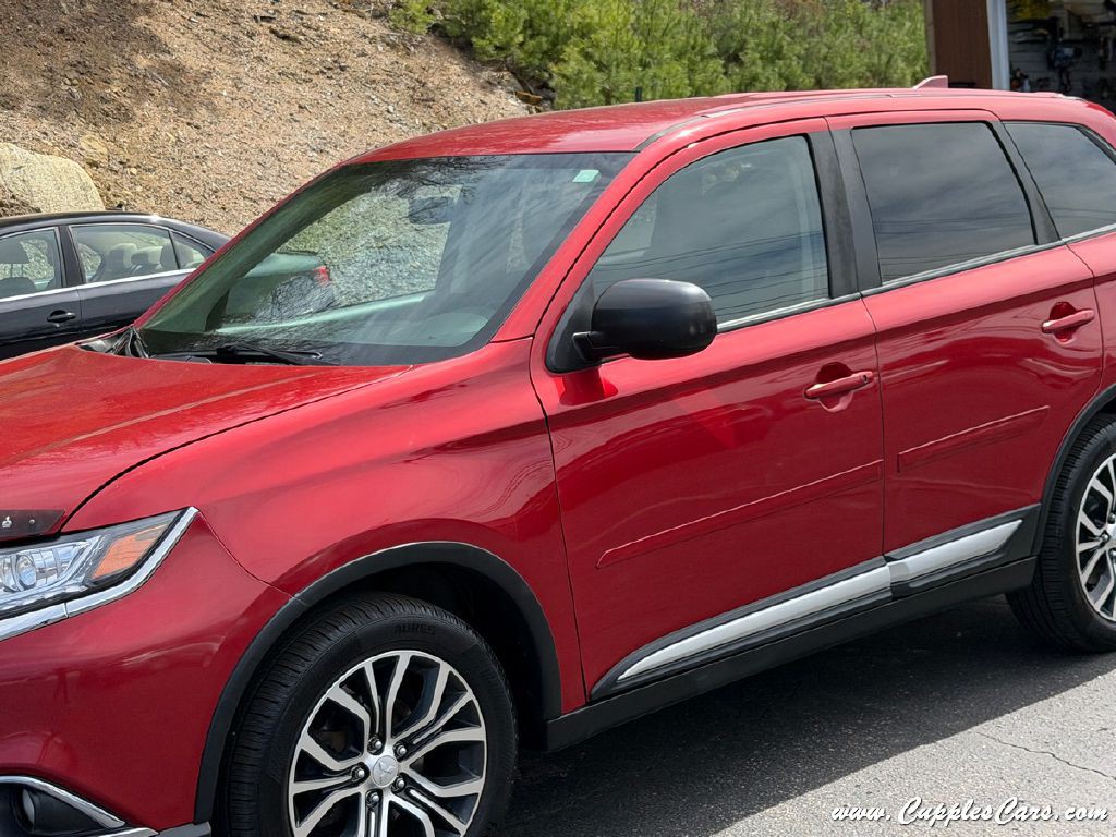 2017 Mitsubishi Outlander Image 43