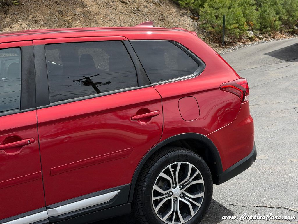 2017 Mitsubishi Outlander Image 45