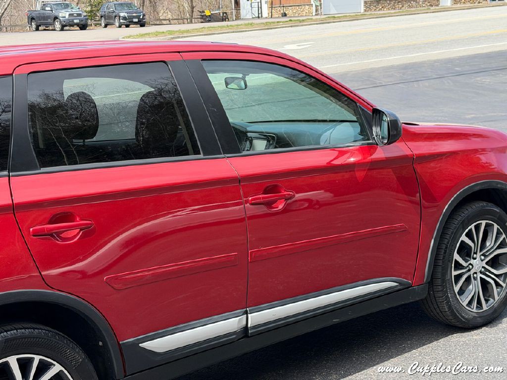 2017 Mitsubishi Outlander Image 49