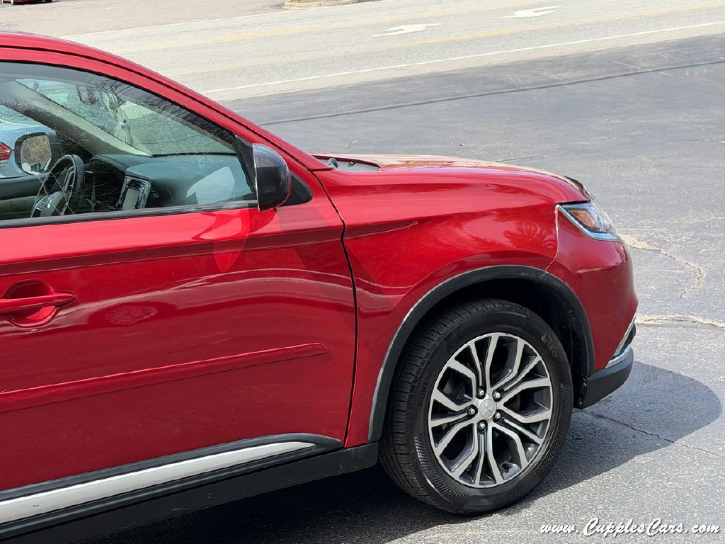 2017 Mitsubishi Outlander Image 50