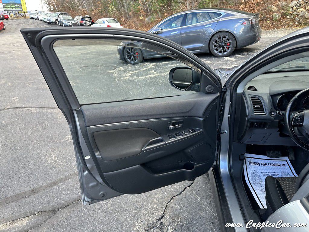 2018 Mitsubishi Outlander Image 6