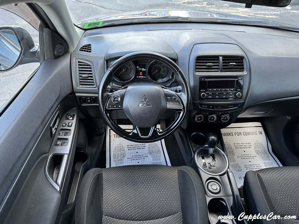 2018 Mitsubishi Outlander Image 16