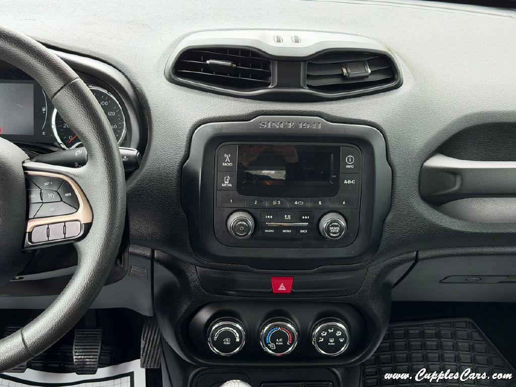 2016 Jeep Renegade Image 17
