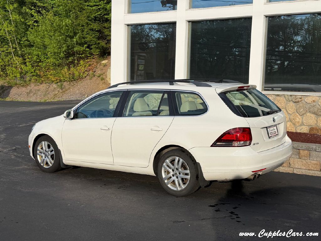 2011 Volkswagen Jetta Image 2
