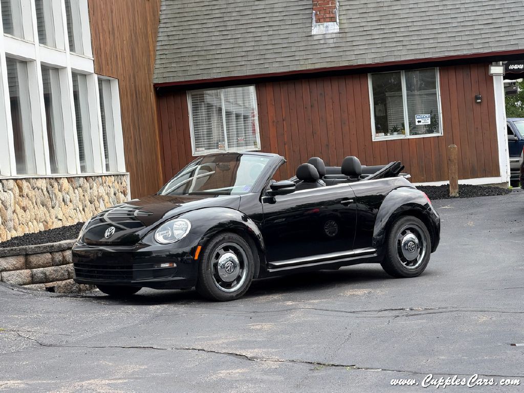 2013 Volkswagen Beetle Image 2