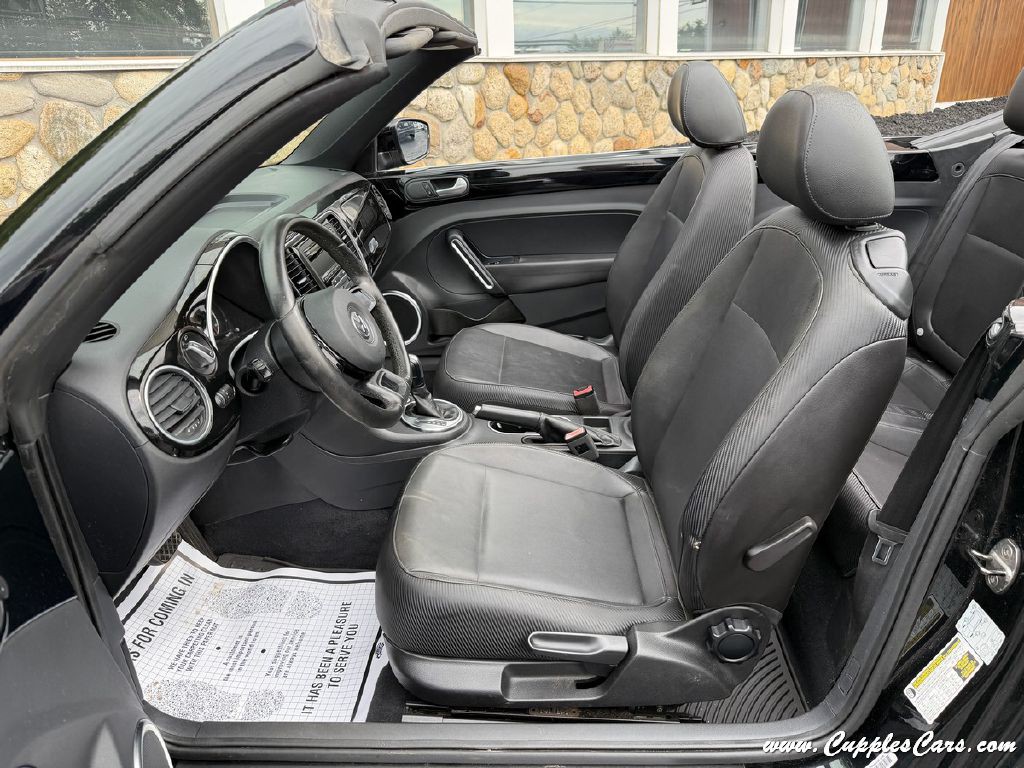 2013 Volkswagen Beetle Image 4