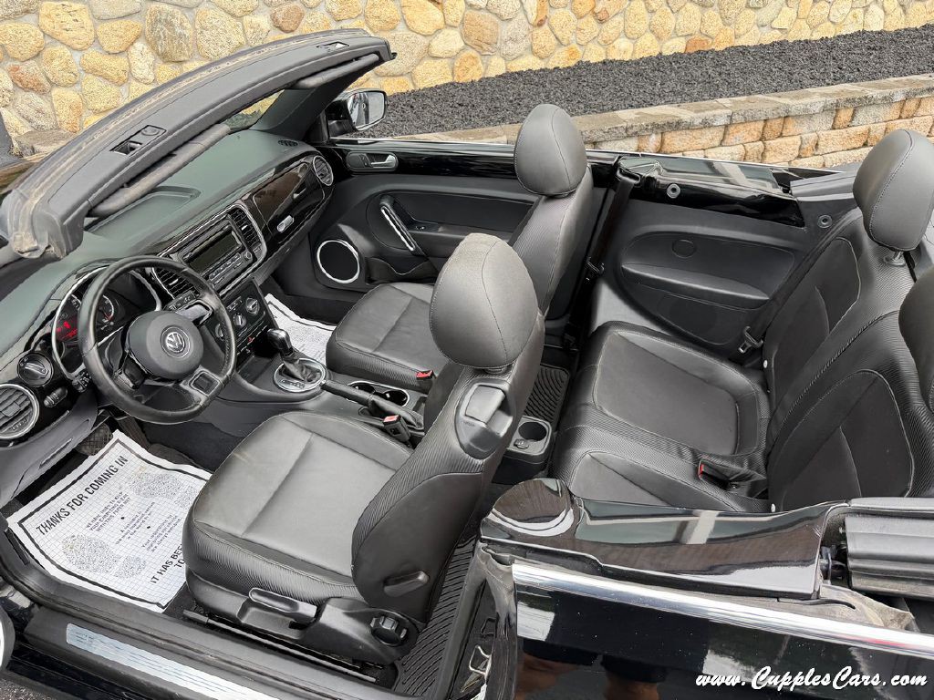 2013 Volkswagen Beetle Image 8