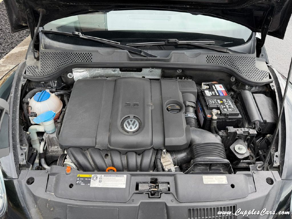 2013 Volkswagen Beetle Image 14