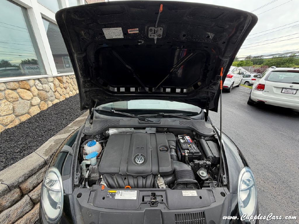 2013 Volkswagen Beetle Image 15