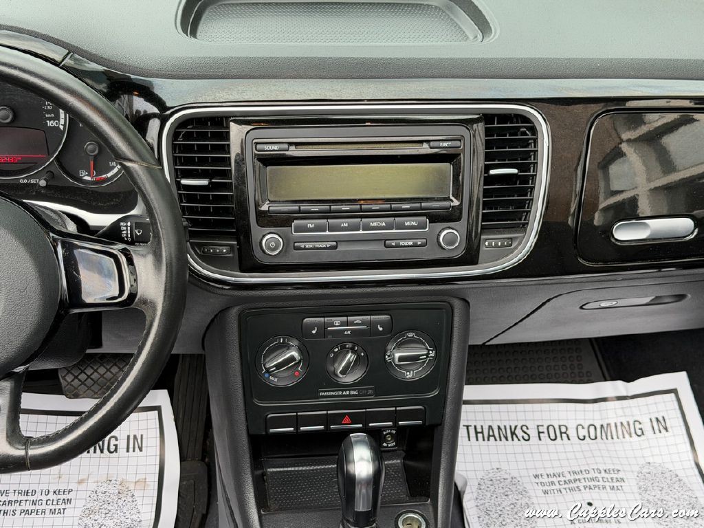 2013 Volkswagen Beetle Image 23