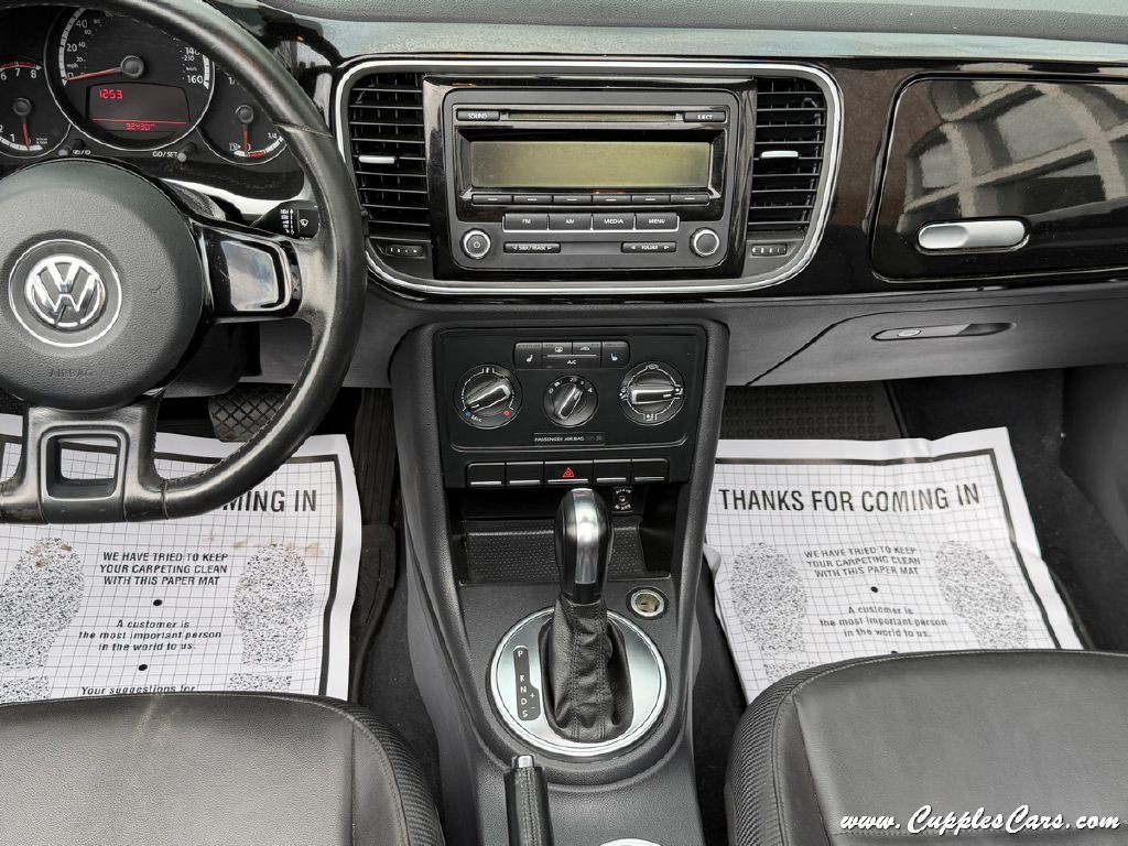 2013 Volkswagen Beetle Image 24