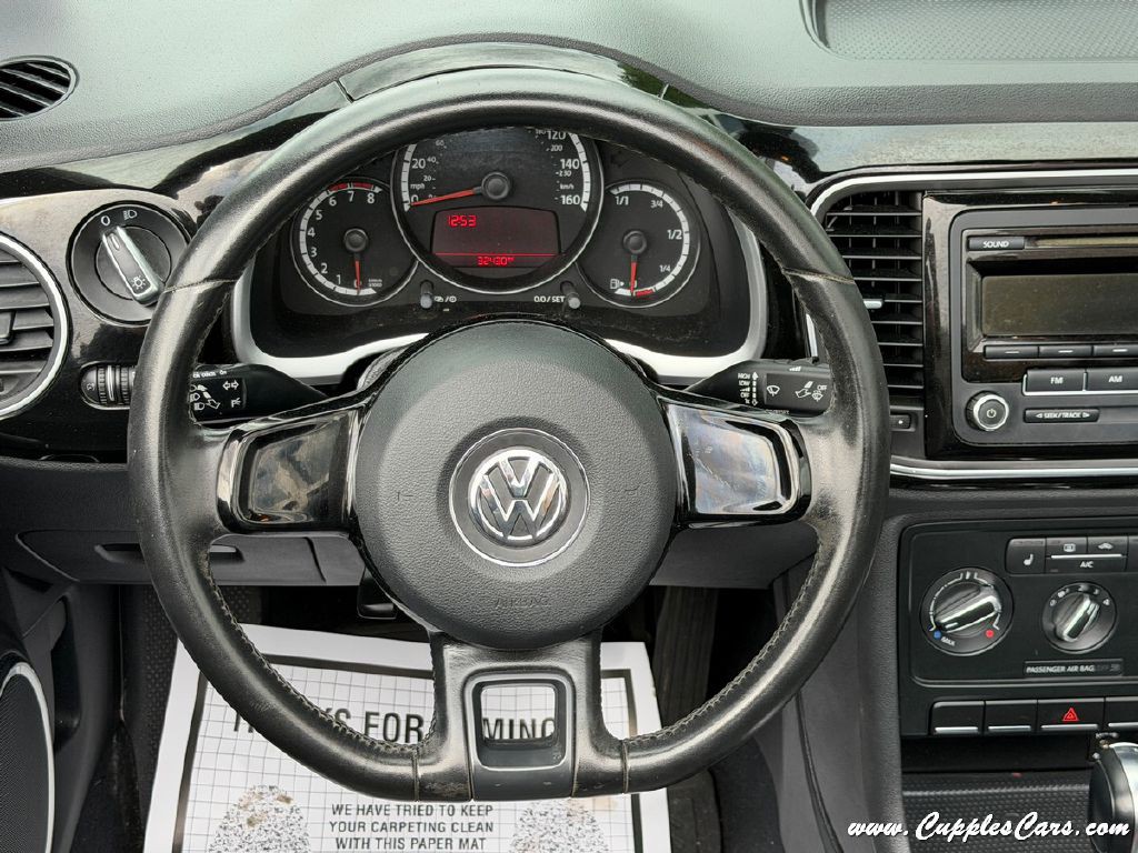 2013 Volkswagen Beetle Image 25