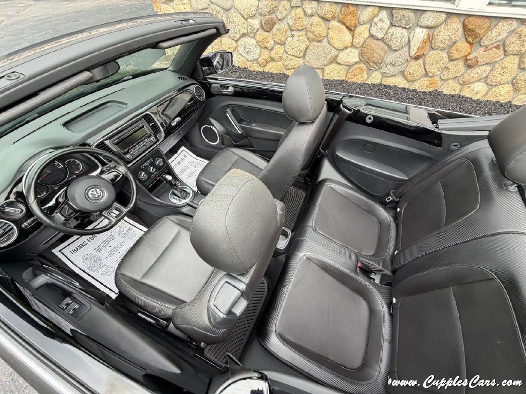 2013 Volkswagen Beetle Image 28
