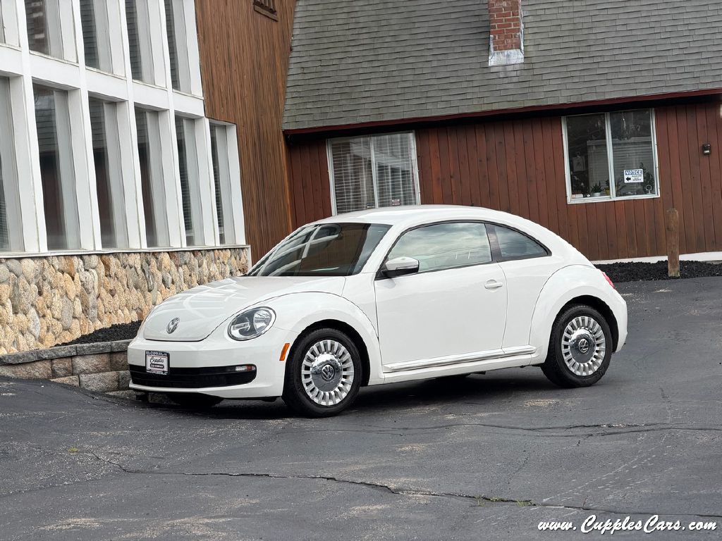 2013 Volkswagen Beetle Image 2