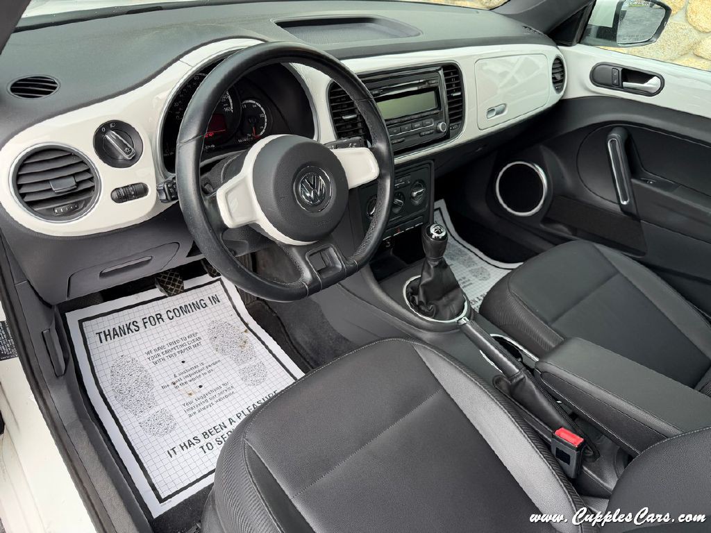2013 Volkswagen Beetle Image 5