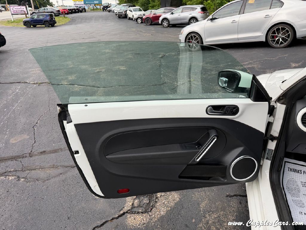 2013 Volkswagen Beetle Image 6