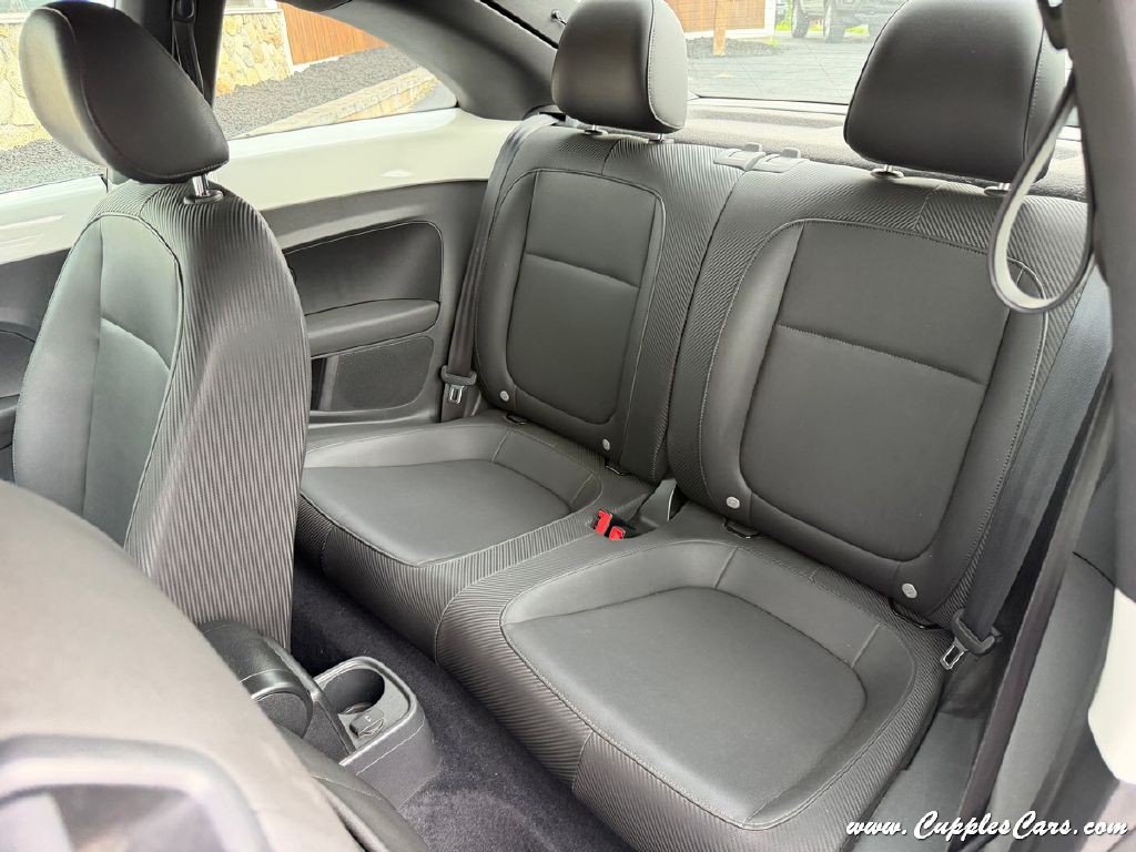 2013 Volkswagen Beetle Image 7