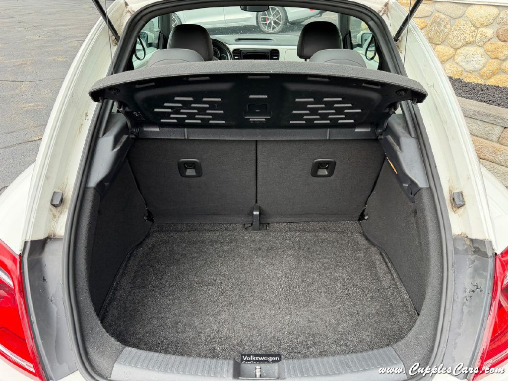 2013 Volkswagen Beetle Image 8