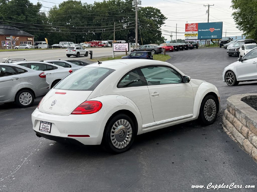 2013 Volkswagen Beetle Image 9