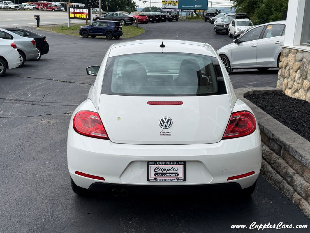 2013 Volkswagen Beetle Image 10