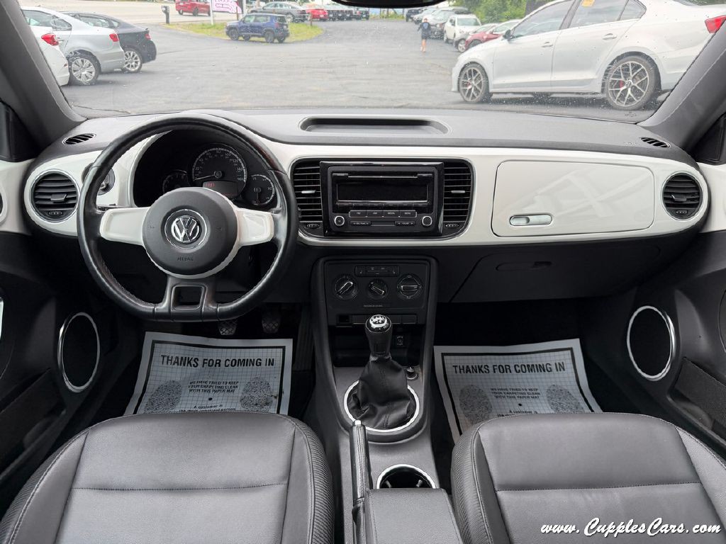 2013 Volkswagen Beetle Image 15