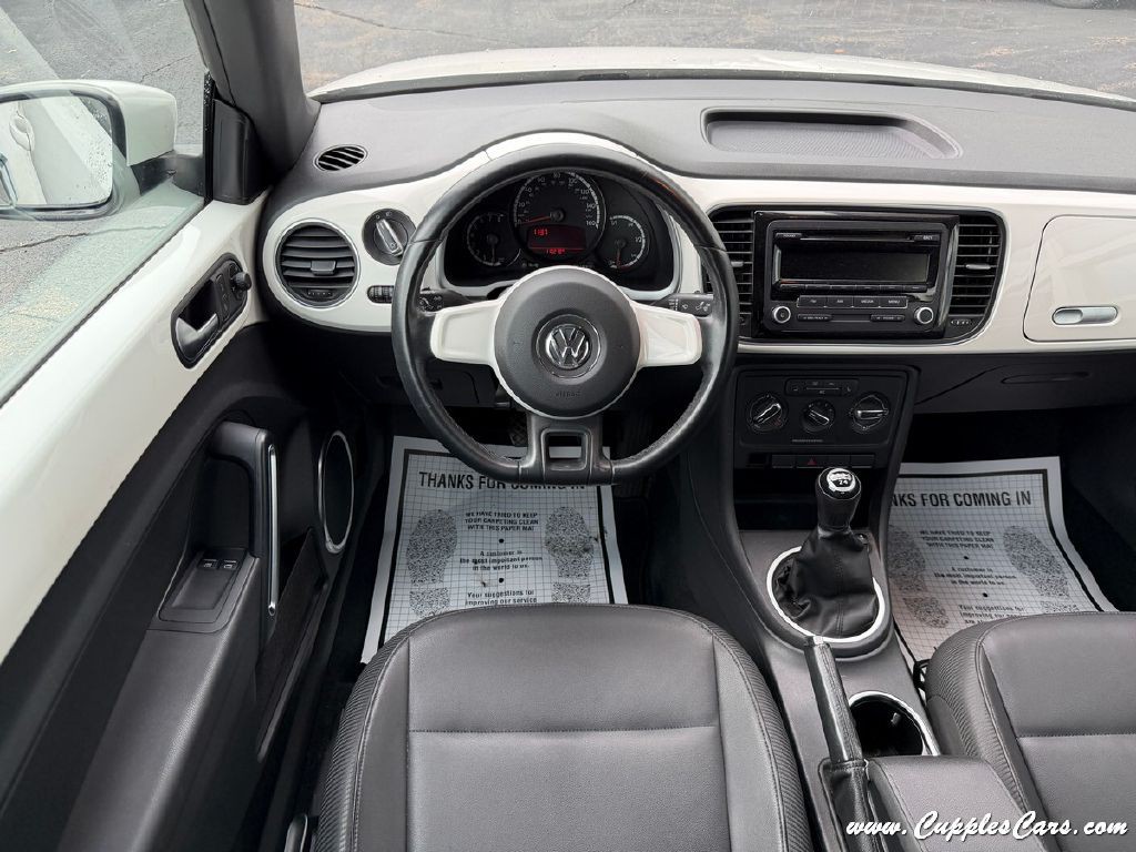 2013 Volkswagen Beetle Image 16
