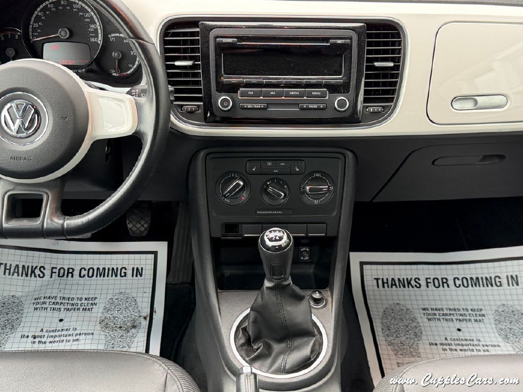 2013 Volkswagen Beetle Image 18