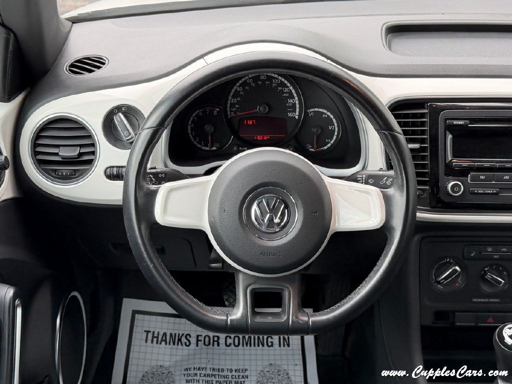 2013 Volkswagen Beetle Image 19