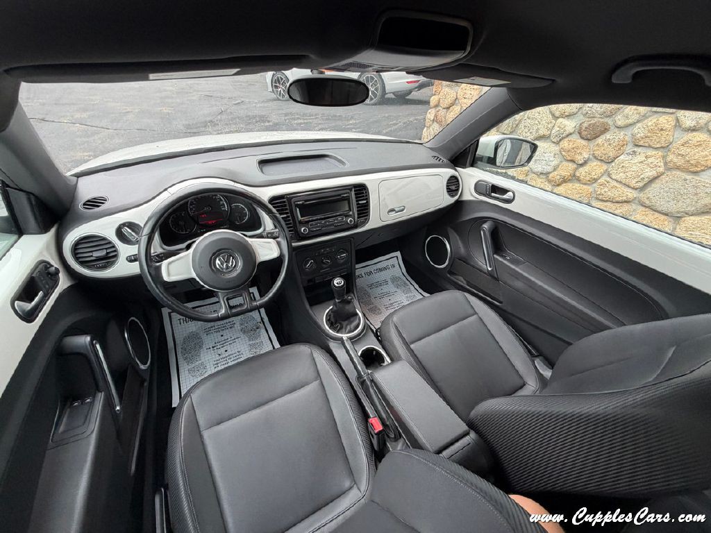 2013 Volkswagen Beetle Image 21