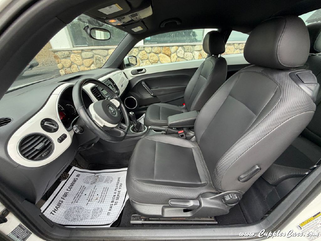 2013 Volkswagen Beetle Image 23