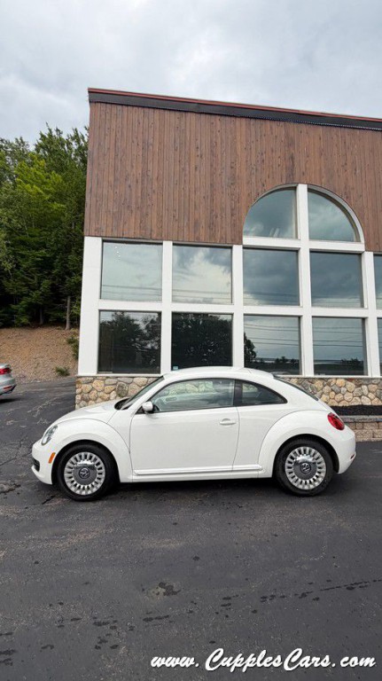 2013 Volkswagen Beetle Image 25