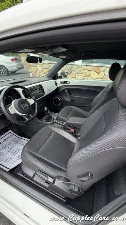 2013 Volkswagen Beetle Image 27