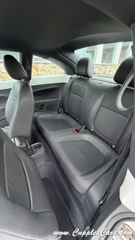 2013 Volkswagen Beetle Image 28