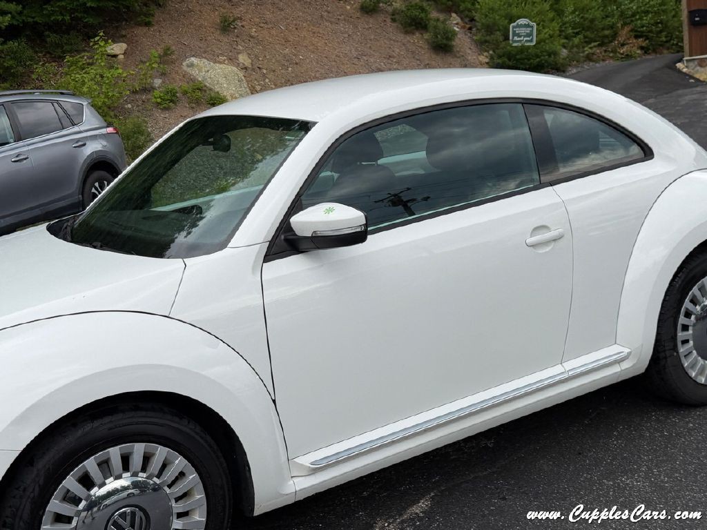 2013 Volkswagen Beetle Image 31