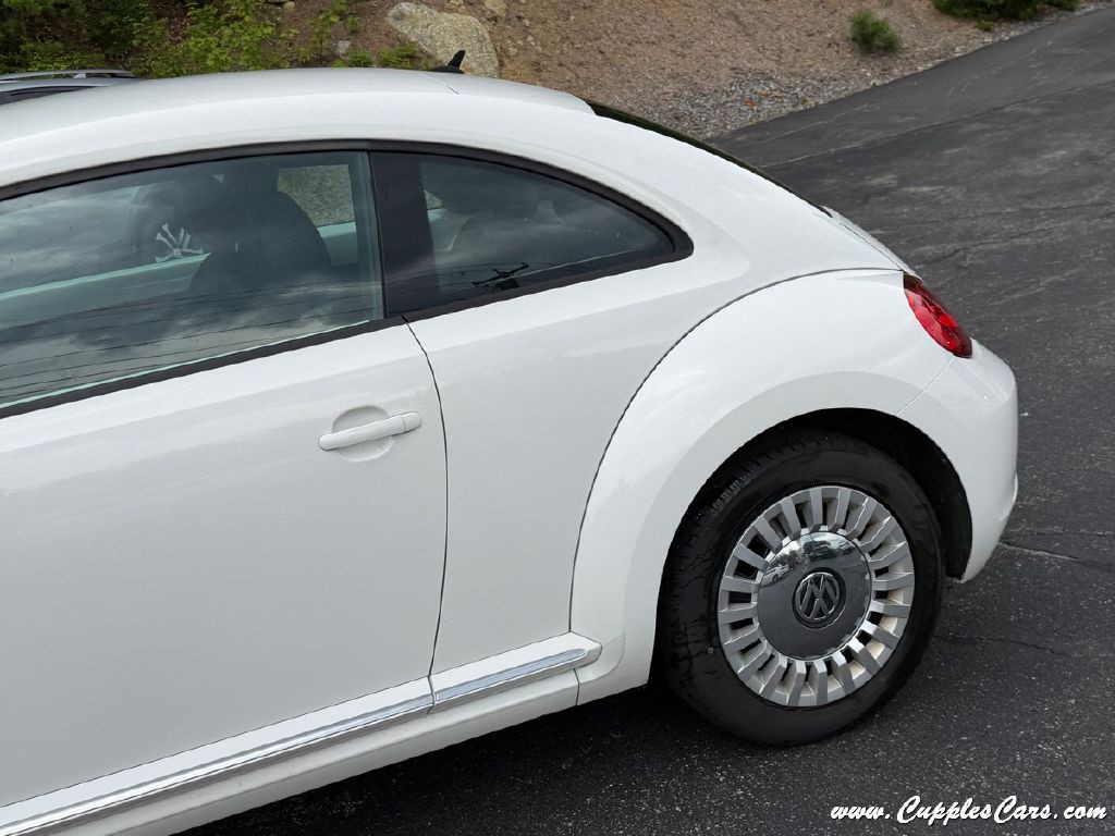 2013 Volkswagen Beetle Image 32