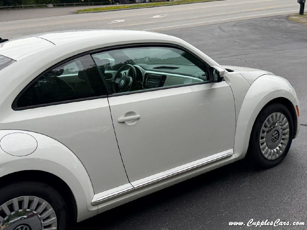 2013 Volkswagen Beetle Image 35