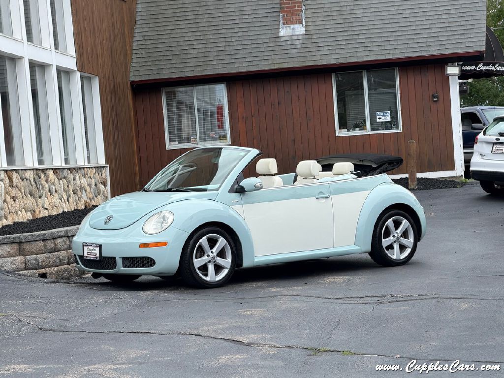 2010 Volkswagen Beetle Image 2