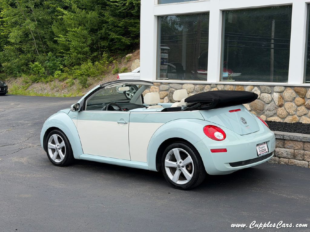 2010 Volkswagen Beetle Image 3